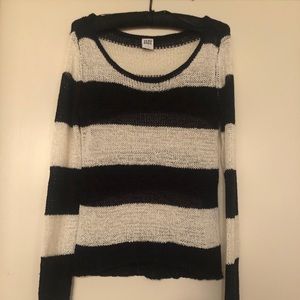 Black and white Vero mods sweater